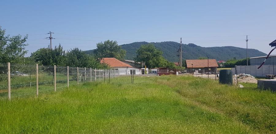 Teren agricol intravilan de 2000 mp, în Vețel