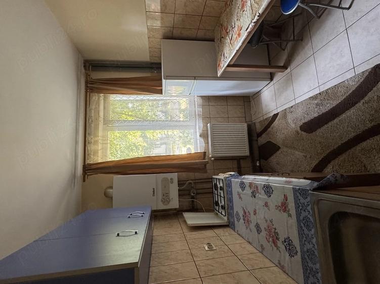 Apartament cu 2 camere semidecomandat în Calea București