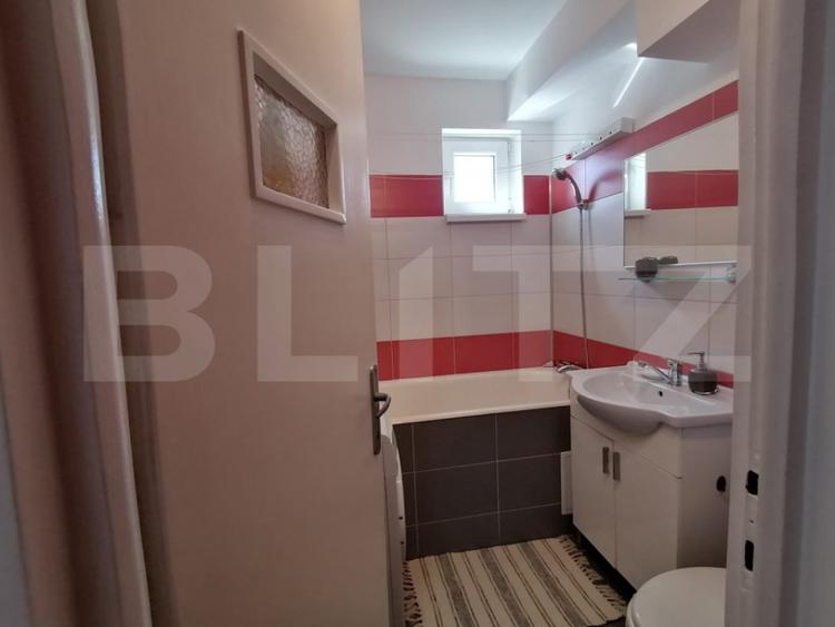 Apartament cu 3 camere semidecomandat, mobilat în Central