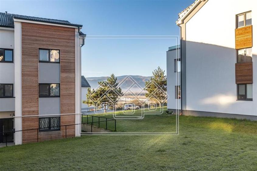 Penthouse cu 5 camere semidecomandat în Exterior Vest