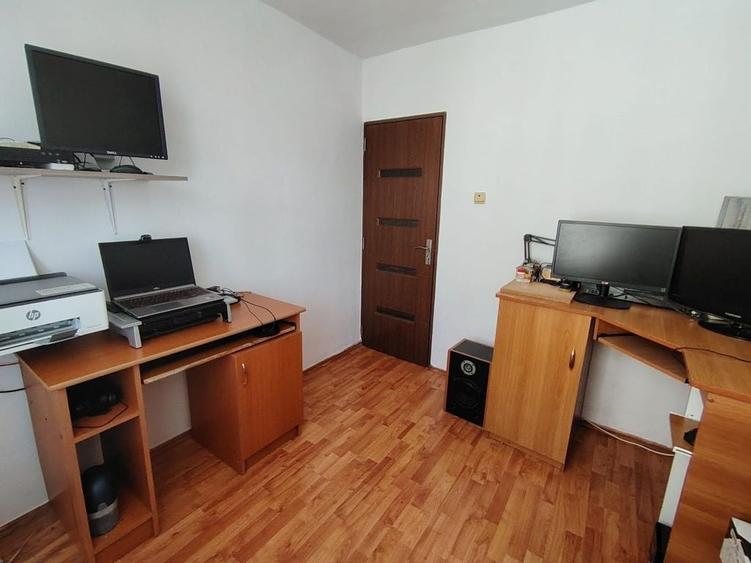 Apartament cu 4 camere decomandat în Bărăbanț