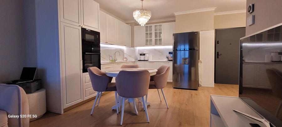 Apartament cu 3 camere semidecomandat în Central