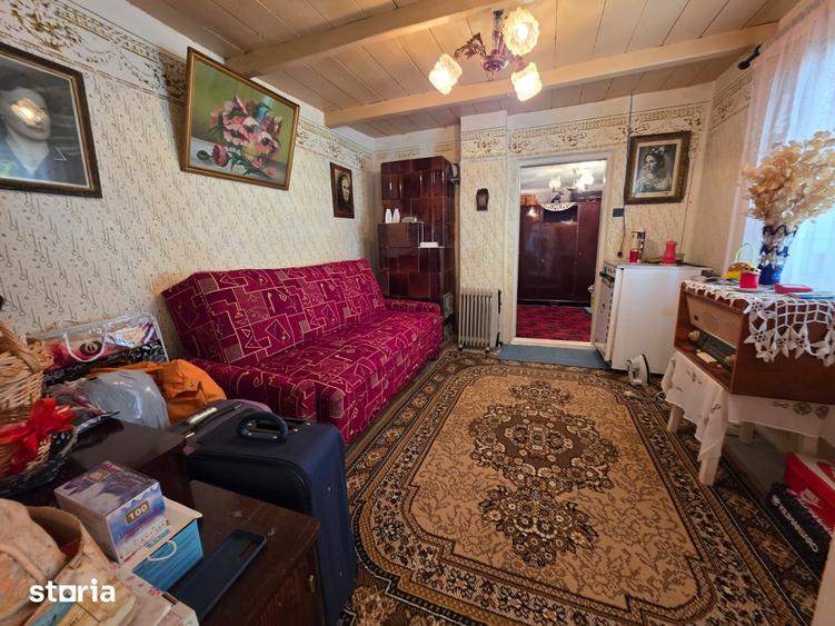 Casă cu 4 camere cu Teren 2000 Mp în Central