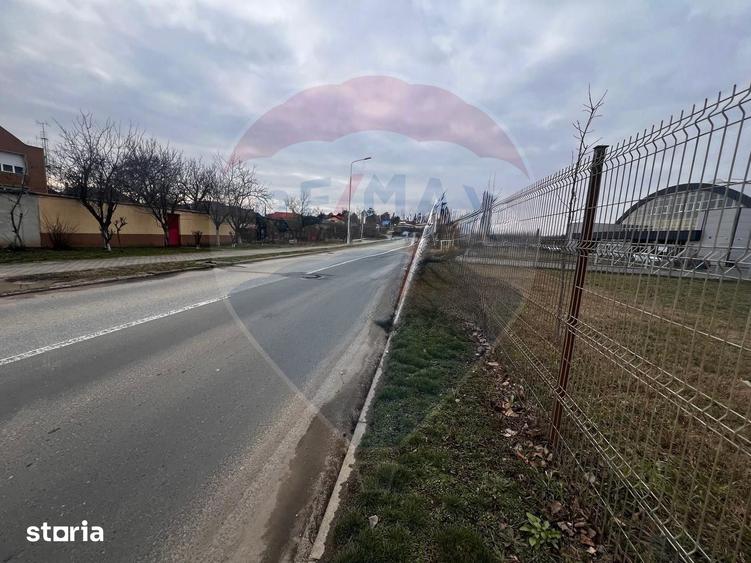 Spațiu comercial, de 834 mp, în Subcetate