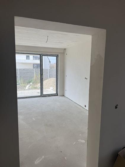 Apartament cu 3 camere decomandat în Ghiroda