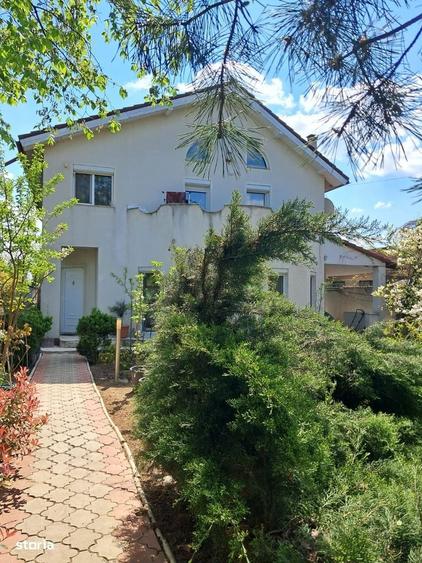 Casă cu 4 camere în Roșu