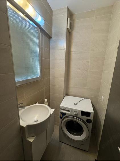 Apartament cu 3 camere decomandat în Craiovița Nouă