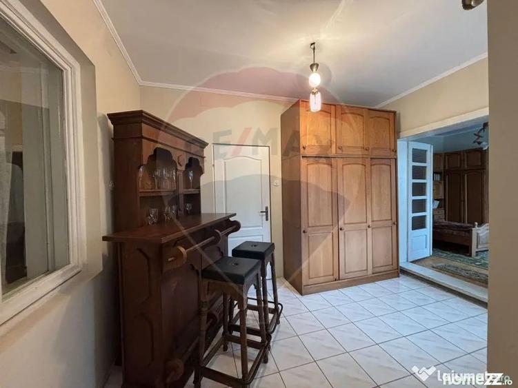 Casă cu 5 camere cu Teren 446 Mp în Ultracentral