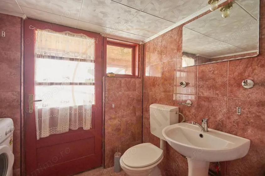 Casă cu 2 camere cu Teren 831 Mp în Central
