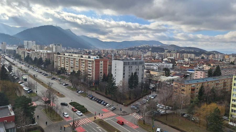 Garsonieră decomandată în Sud