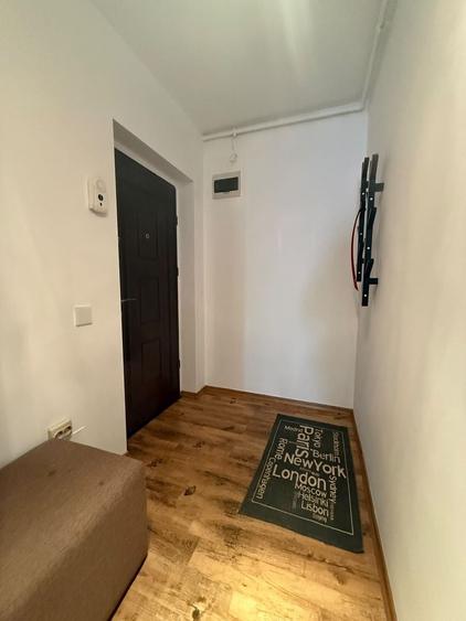 Apartament cu 2 camere semidecomandat, mobilat în Florești