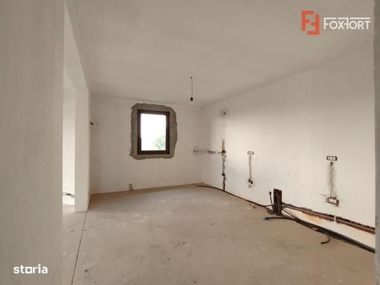 Casă cu 4 camere în Sânandrei