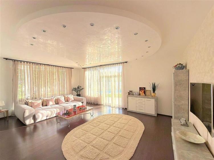 Casă individuală cu 6 camere cu Piscina în Sânmartin