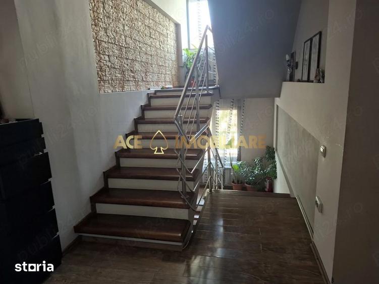 Casă cu 6 camere cu Teren 500 Mp în Tei