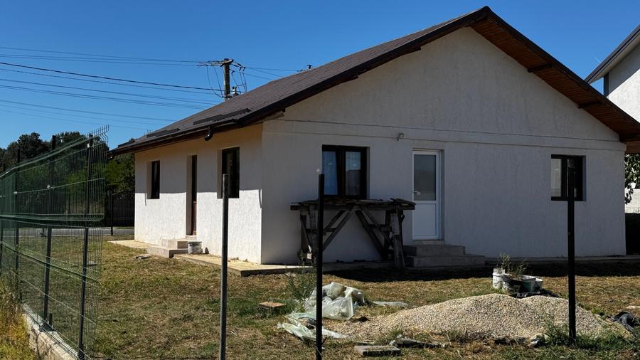 Casă individuală cu 4 camere cu Canalizare în Ciorogârla