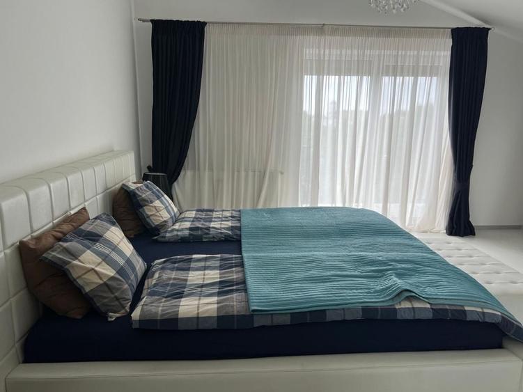 Apartament cu 4 camere decomandat în Central
