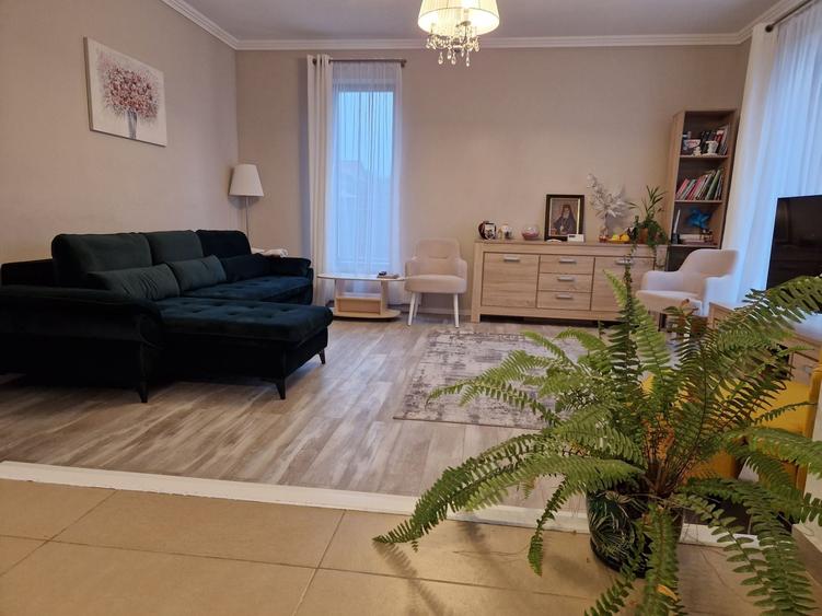 Casă cu 4 camere cu Teren 350 Mp în Dumbrăvița