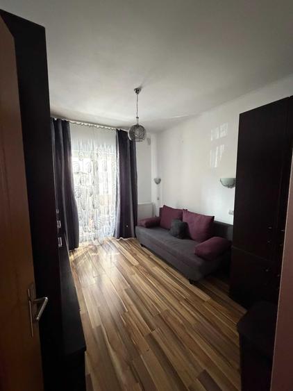 Apartament cu 3 camere decomandat în Florești