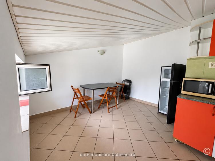 Apartament cu 4 camere decomandat în Central