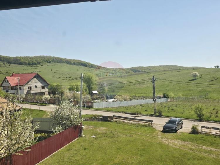 Casă individuală cu 8 camere cu Teren 1550 Mp în Dărmănești