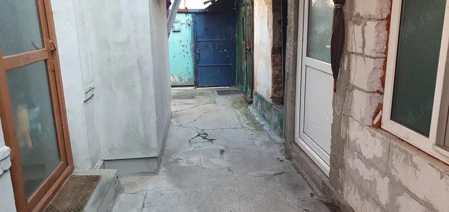 Vand urgent casa la curte - langa statia de metrou Piata Muncii !!! - 7