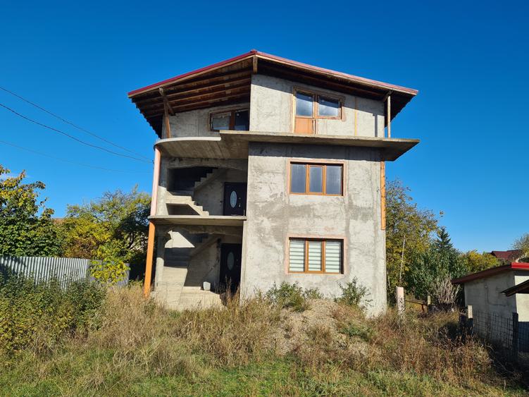 Vila P+1+M  in Adjud  zona linistita - pentru 1, 2 sau 3 familii - 1