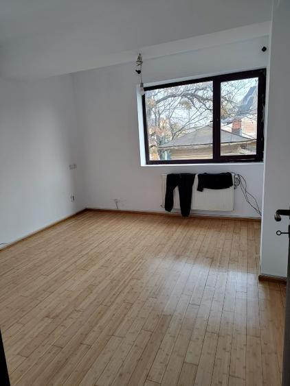 Birouri / After school -  Crangasi – Regie Vila  7 camere, Curte 120mp. Parcare  - 7