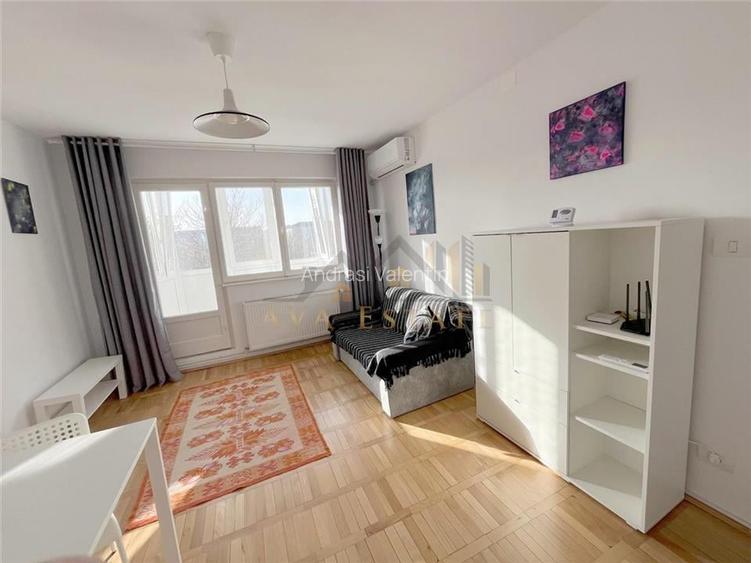 Apartament 3 camere, semidecomandat, et.2, 50 mp+centrala - Zona Girocului