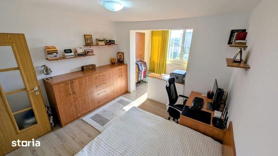 Apartament cu trei camere -decomandat - 1
