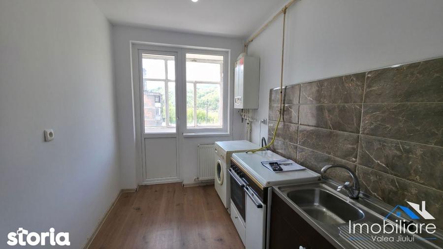 Apartament 2 camere - Lupeni | Intre spital si Lidl | Etaj 4/10 - 2