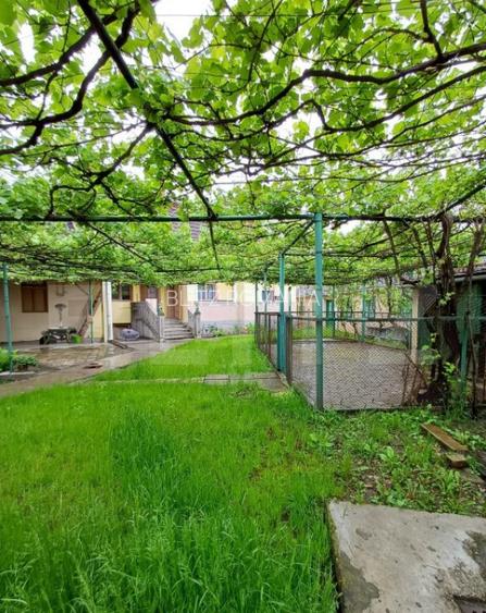 Casa renovabila cu 2 spatii comerciale, 416.6 mp, teren de 7 Casa renovabila cu 2 spatii comerciale, 416.6 mp, teren de 7