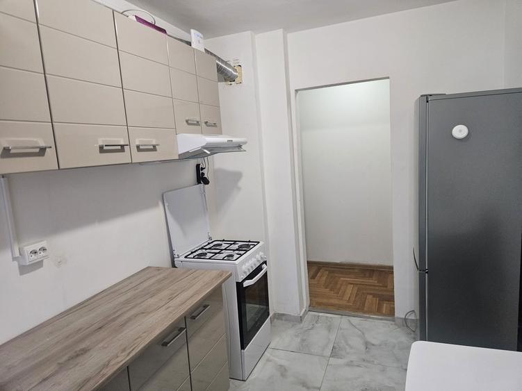 Particular inchiriez apartament cu doua camere - 2