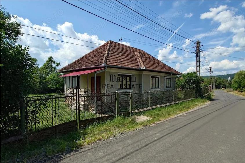 Teren generos si casa din caramida in satul istoric Tebea - 1