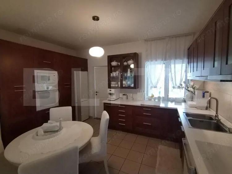 Vila de lux de vanzare, 15 camere, 550 mp, zona Micro 6, comision 0% - 9