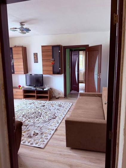 Inchiriez apartament 3 camere - 6