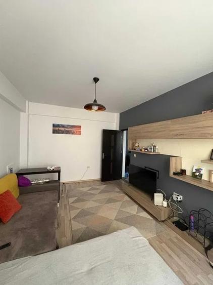 Apartament 3 camere, decomandat, etaj parter/9, zona Galata - 2