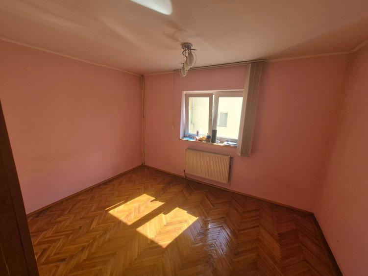 Apartament decomandat, 3 camere, Radauti - 2