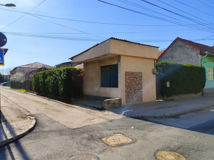 Casa de vanzare Caransebes, zona Nord (langa Scoala Crestina Baptista si Gradinita PP4) - 2