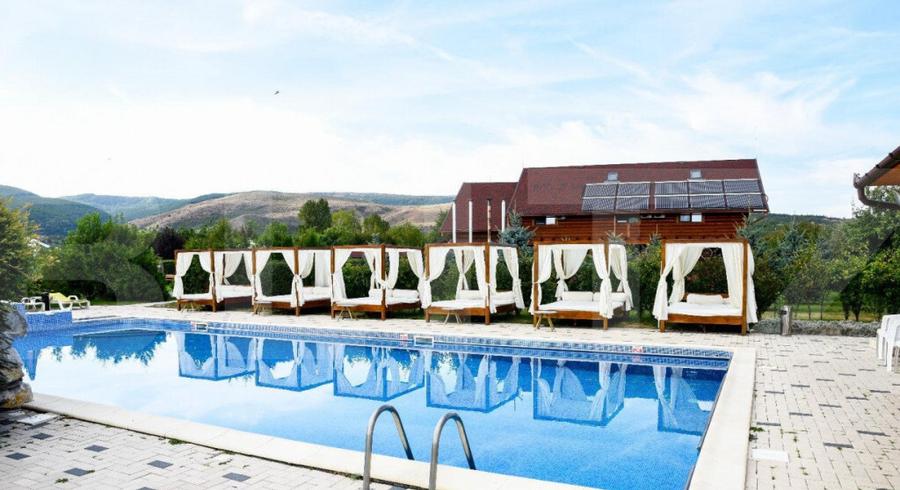 Proprietate HORECA cu sala de evenimente moderna, intr-o oaz - 2
