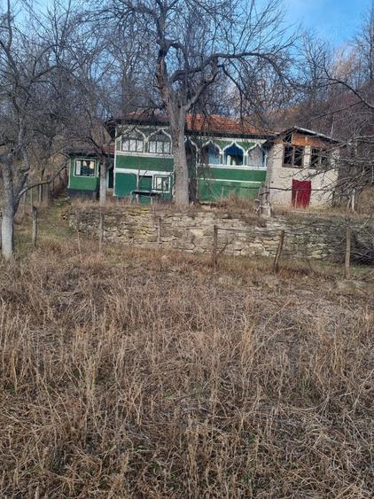 Vand casa batraneasca locuibila cu iesire la strada principala aflata in Buzau, Valea Fantanei! - 2