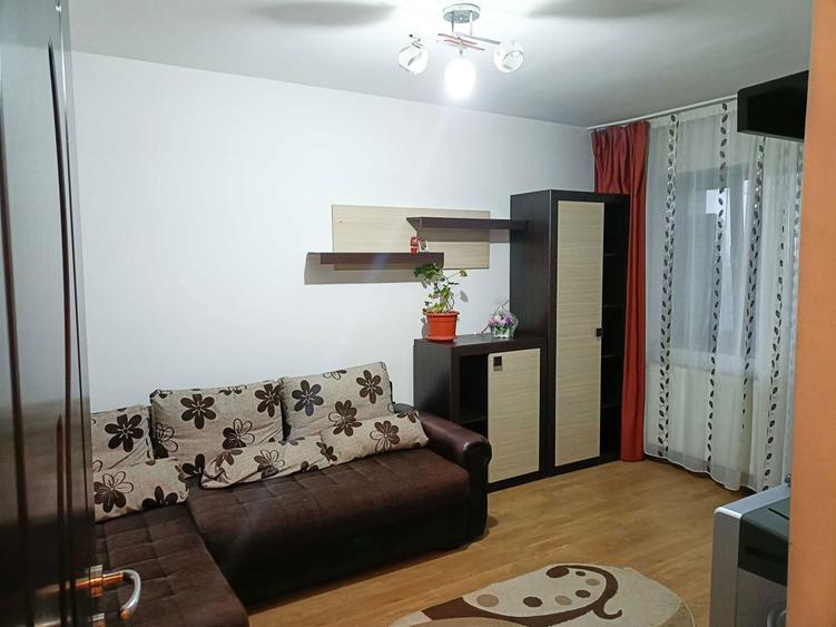 Inchiriez apartament 3 camere - 1