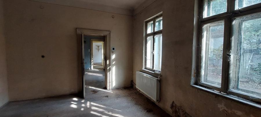 Universitate, Ultracentral, parter de vila, curte proprie, Comision 0 - 8