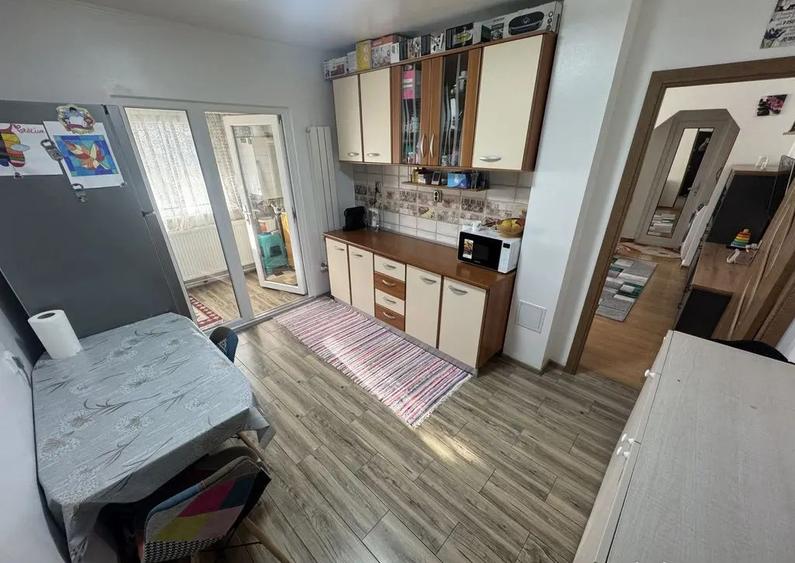 Apartament 2 camere zona Poarta 6 - 1