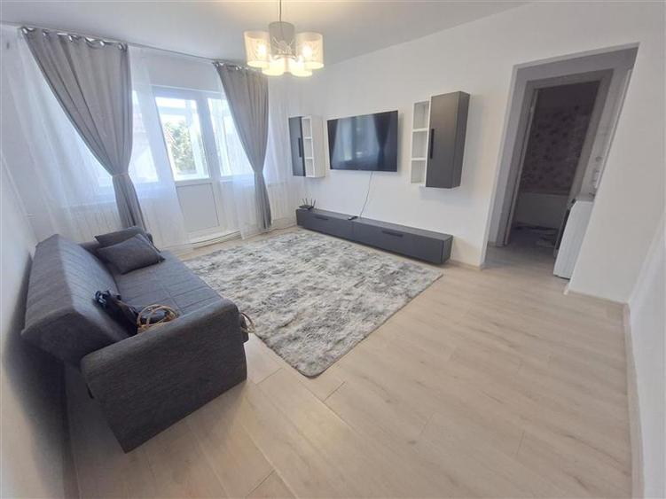 Apartament cu 2 camere semidecomandat în 9 Mai