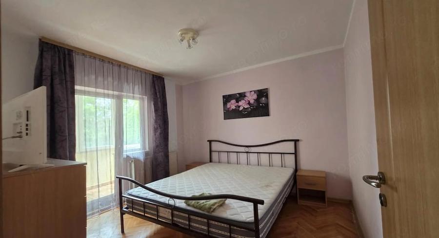 Apartament cu 3 camere decomandat în Lipovei