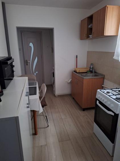 Inchiriez camera de apartament - 2