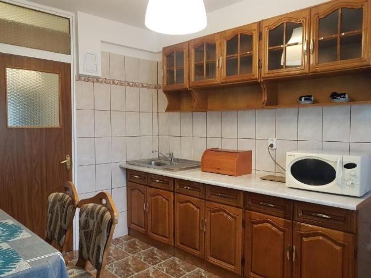 Apartament cu 3 camere decomandat în Sebastian - 9