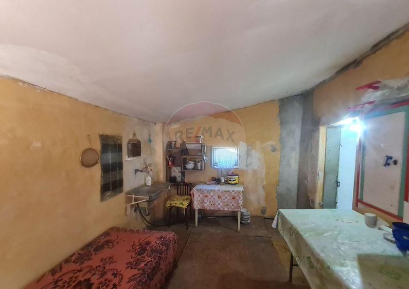 Casa cu 4 camere de vanzare in Jaristea - 1