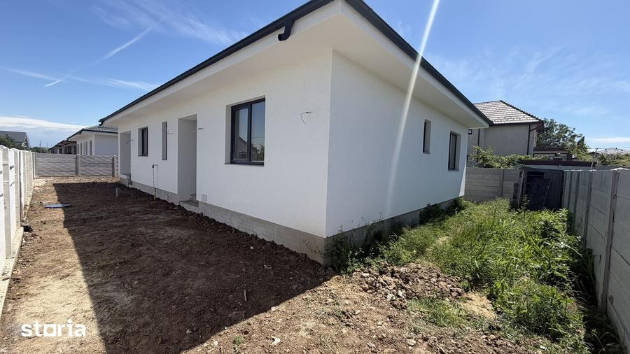 Casă cu 4 camere cu Teren 400 Mp în Domnești