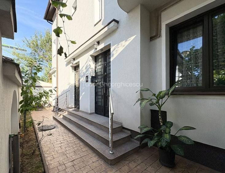 APARTAMENT SPATIOS CU MULTIPLE DEPEDINTE IN VILA APROAPE DE CALEA VICTORIEI